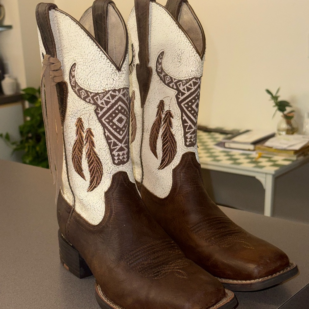 Ariat Rustic Bull Skull Cowboy Boots - Brown and Cream
